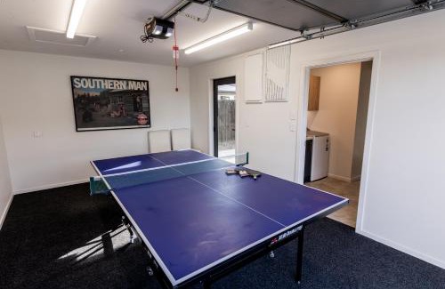 Hanmer Springs House | Modern Warm Table Tennis