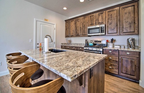 Sienna Hills House | Modern Washington Home - Pool & Trail Access!