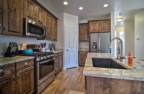 Sienna Hills House | Modern Washington Home - Pool & Trail Access!