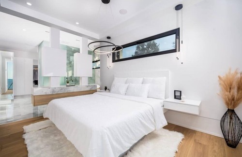 Niagara-on-the-Lake House | Modern Waterfront House - Custom Built!