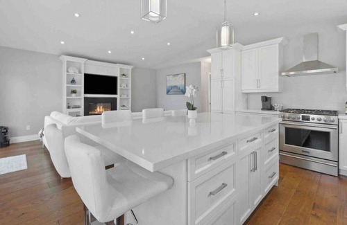 Port McNicoll House | Modern Waterfront Home on Georgian Bay w/Hot Tub!