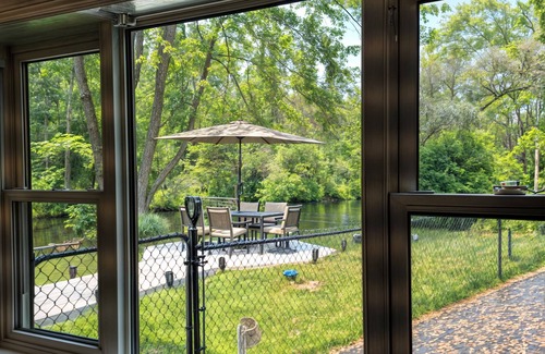 Isaacs Glen House | Modern Waterfront Cottage with Hot Tub, Pool Table and Firepit