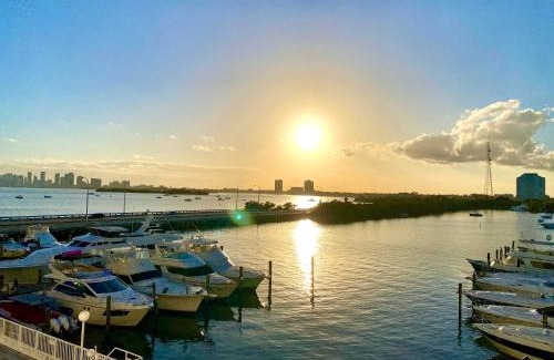 North Bay Village Apartment | Modern waterfront apartment with Miami Skyline view, free parking 5 mins drive to Miami Beach