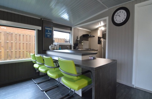 Geel House | Modern waterfront chalet