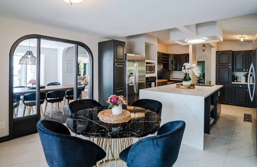 Augusta Cottage | Modern Waterfront Cottage With Heated Pool by 1000 Islands!