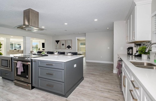 Cocoa Isles House | *Modern Waterfront Home* Sleeps 8-LARGE KITCHEN/LIVING Area-1 minute to beach