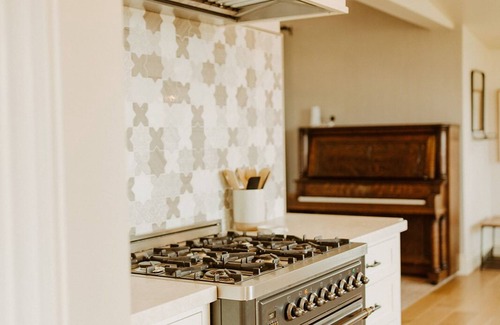 Kingsburg House | Modern White Farmhouse in Kingsburg