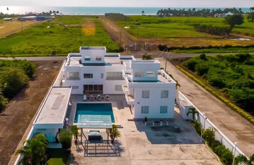 Cojimies House | MODERN WHITE VILLA WITH PRIVATE BEACHnn