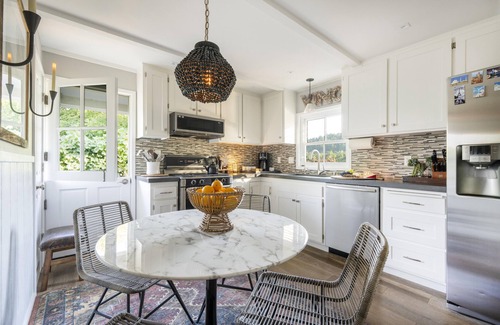 Healdsburg House | Modern Wine Country Cottage in Historic Healdsburg, Premiere Location