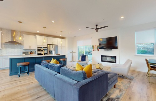 Glen Ellen House | Modern Wine Country home w/private hot tub & mountain views, close to wineries