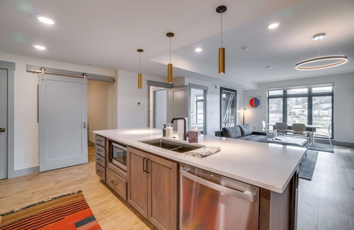 Winter Park Condo | Modern Winter Park Condo w/Community Hot Tub!