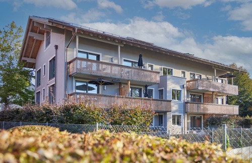 Murnau am Staffelsee Apartment | MODERN with FLAIR of the TRADITION -100sqm EG + UG- opt. 4 pers. - Terrace u. garden