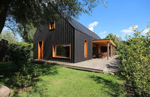 Loissin House | Modern wooden house on the Bodden with two apartments that can be combined