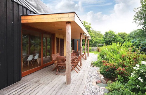 Loissin House | Modern wooden house on the Bodden with two apartments that can be combined