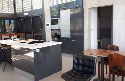 Apt House | Modern wooden house with private pool in the heart of the Luberon
