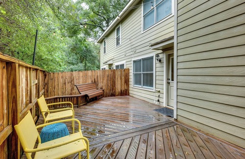 Alden Bridge Apartment | Modern Woodlands Townhome w/Spacious Yard & Patio