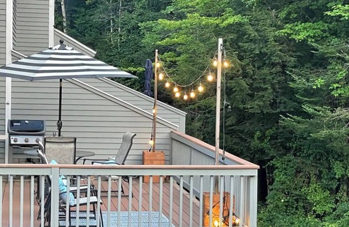 North Woodstock House | Modern Woodstock/Loon Mountain Townhouse With Deck