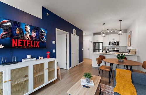 Downtown Minneapolis Apartment | Modern Work-Friendly Stay | Gym, Parking, Wi-Fi, Pet Friendly