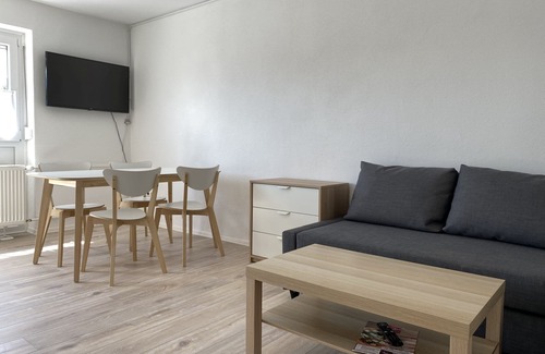 Schwandorf Apartment | Modern workers rental/rental housing (SAD 151)