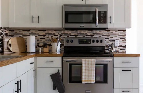 Palm Desert Condo | Modern x Boho Home w/Pools | Gym | Golf Course| Tennis