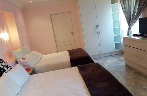 Tshwane House | Modern cozy private room in a secure estate.