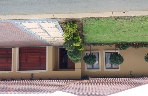 Tshwane House | Modern cozy private room in a secure estate.