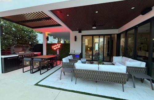Buena Vista Villa | Modern Zen Oasis in Design District Sleeps 16