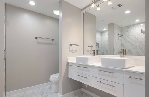 South Eola Apartment | Modern3 bedroom Lake Eola
