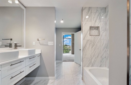 South Eola Apartment | Modern3 bedroom Lake Eola
