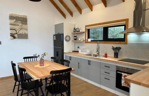 Puerto Aysen House | Moderna y acogedora casa estilo galpón