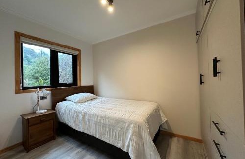 Puerto Aysen House | Moderna y acogedora casa estilo galpón