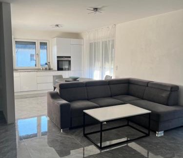 Wallersdorf Villa | Moderne 2 Zimmer Wohnung in Wallersdorf-Haidlfing