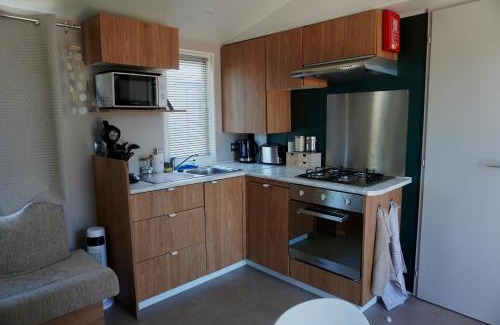 Kropswolde Ski Chalet | Moderne chalet op het strand