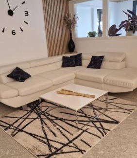 Le Thillay Apartment | Moderne F3 - 10 min aeroport CDG - Paris - Parc Astérix - Disneyland Paris - Tour Eiffel - Champs Elysée - 15 min Parc des expositions Villepinte - 10 min Le Bourget - 5 min du Golf international de Roissy- JO 2024