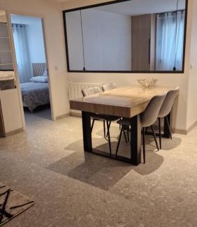 Le Thillay Apartment | Moderne F3 - 10 min aeroport CDG - Paris - Parc Astérix - Disneyland Paris - Tour Eiffel - Champs Elysée - 15 min Parc des expositions Villepinte - 10 min Le Bourget - 5 min du Golf international de Roissy- JO 2024