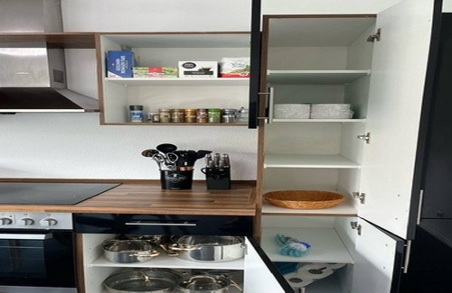 Singen Apartment | Moderne Ferienwohnung, Platz für 6 Gäste - 2 Schlaf-/Wohn-/badezimmer, Terrasse