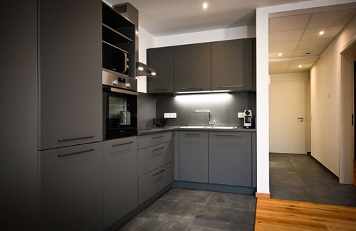Wolf Apartment | Moderne Ferienwohnung mit Terrasse für Freunde und Familie bis zu 5 Personen