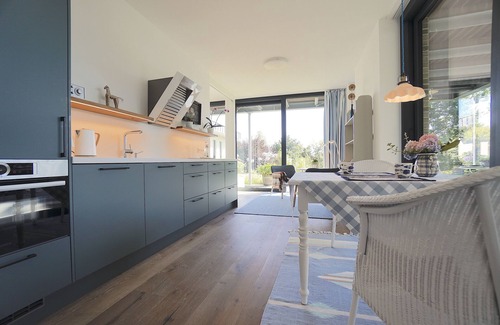 Eckernfoerde Apartment | Moderne Ferienwohnung in Ruhiger, Grüner Lage von Eckernförde