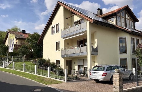 Friedenfels Apartment | Moderne Ferienwohnung am Südhang des Steinwaldes