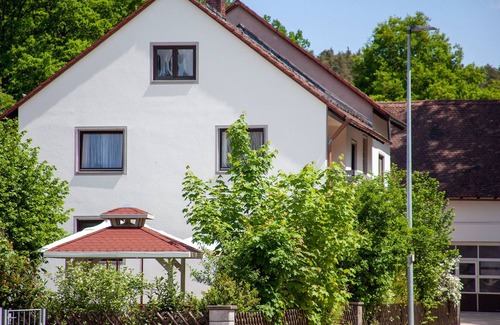 Kammerstein Apartment | Moderne Ferienwohnung mit Balkon