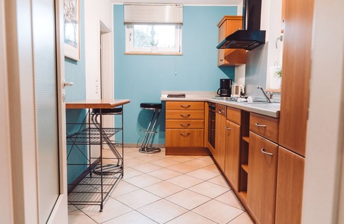Kolitzheim Apartment | Moderne Ferienwohnung (80qm) mit gemütlicher Sitzecke im Garten
