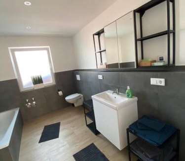Waigolshausen Apartment | Moderne Ferienwohnung Hergolshausen