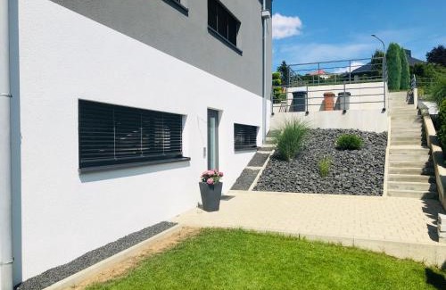 Gunzburg District Apartment | Moderne Ferienwohnung mit Terrasse und Garten