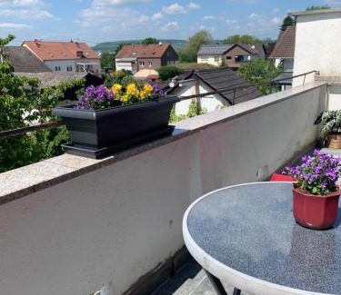 Dillingen Apartment | Moderne Ferienwohnung mit Balkon im schönen Saarland