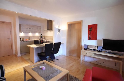 Ruhmannsfelden Apartment | Moderne FeWo (44qm) in zentraler Lage mit hauseigenem Hallenbad