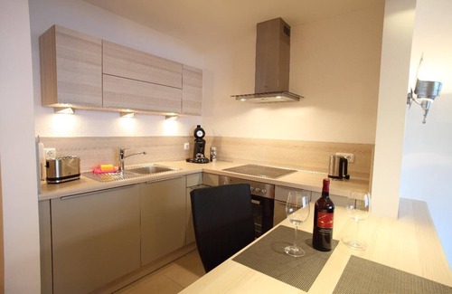 Ruhmannsfelden Apartment | Moderne FeWo (44qm) in zentraler Lage mit hauseigenem Hallenbad