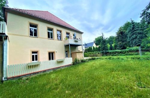 Oschatz Apartment | Moderne Gästewohnung "Am Weinberg" am Stadtpark