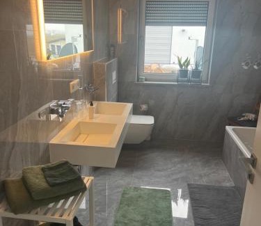 Wallersdorf Apartment | Moderne großräumige 3 Zimmer Wohnung in Wallersdorf-Haidlfing