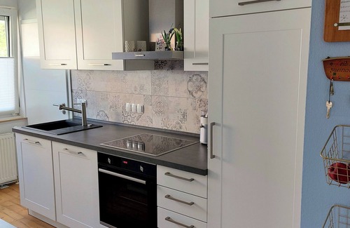 Haste Condo | Moderne Helle 3-zimmer-wohnung mit Kamin + Garten, Familienfreundlich