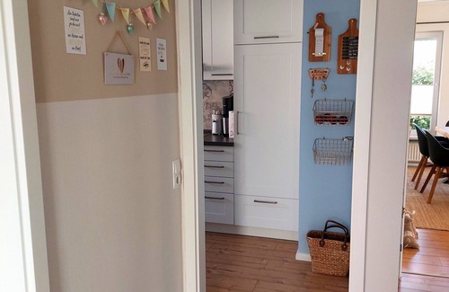 Haste Condo | Moderne Helle 3-zimmer-wohnung mit Kamin + Garten, Familienfreundlich